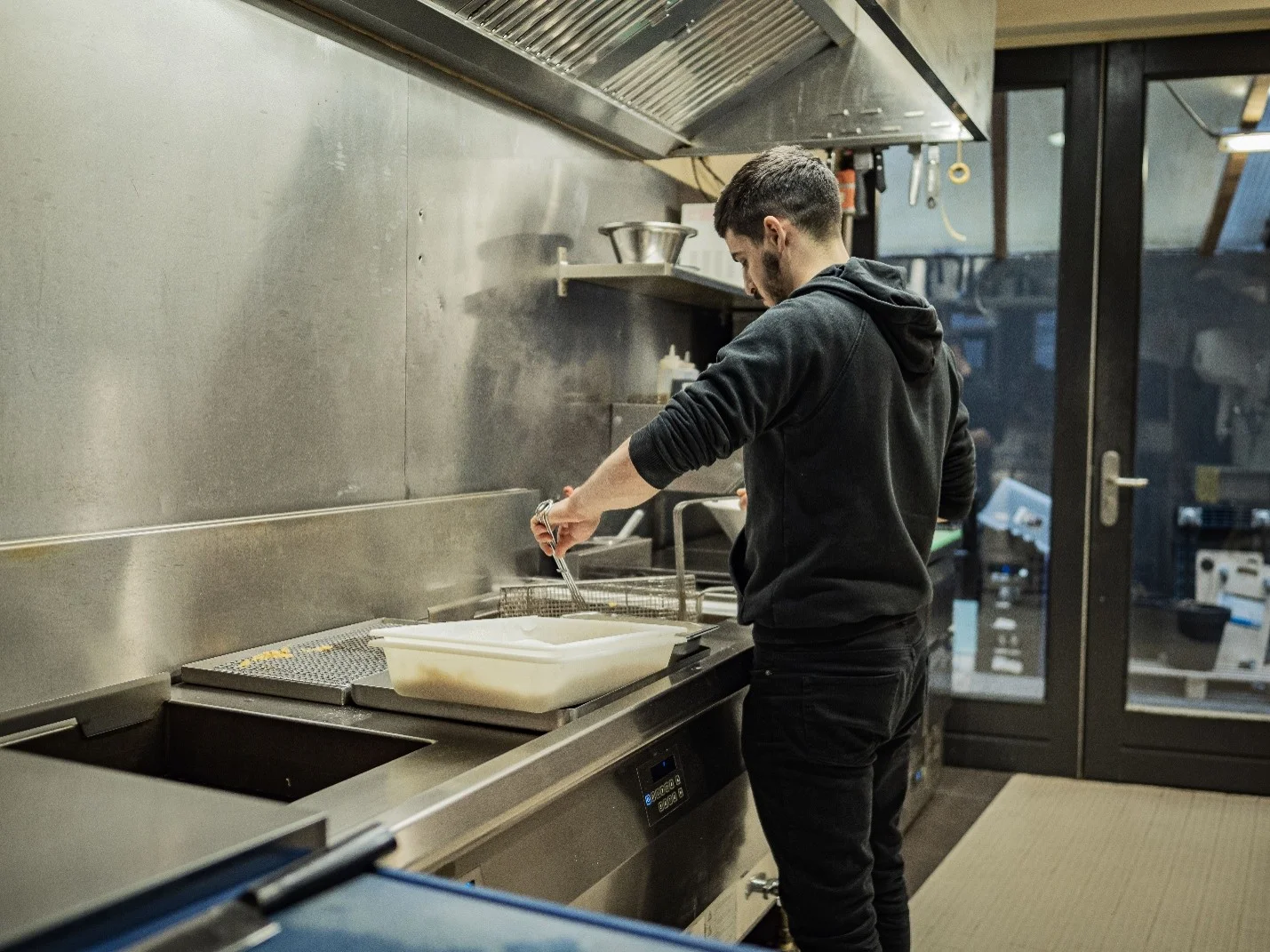 How to Find the Best Degreaser for Commercial Kitchen Grease and Buildup
